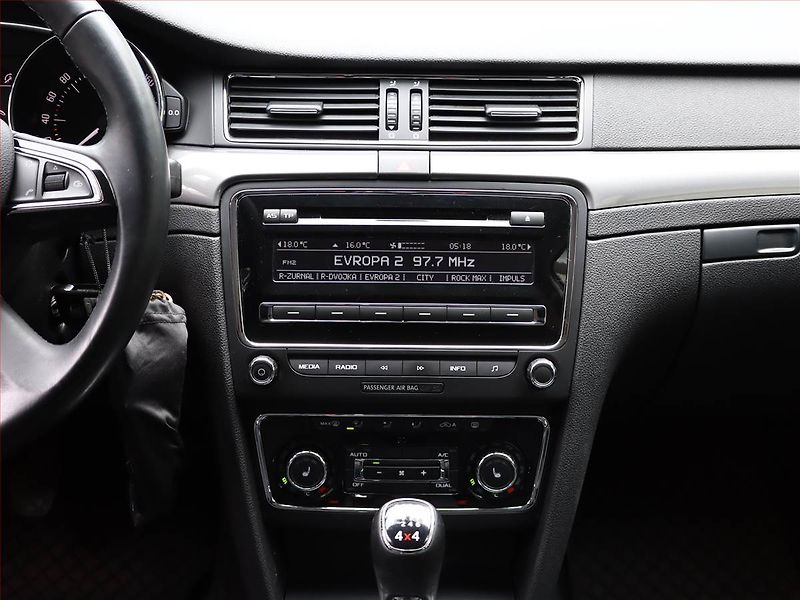 Škoda Superb (2013) Ambition 2.0 TDI, 4X4 - fotka 10 z 16