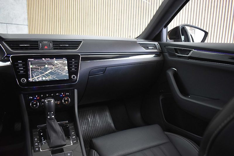Škoda Superb TDI 147kW 4x4*L&K*WEBASTO*ČR 1 - fotka 9 z 48