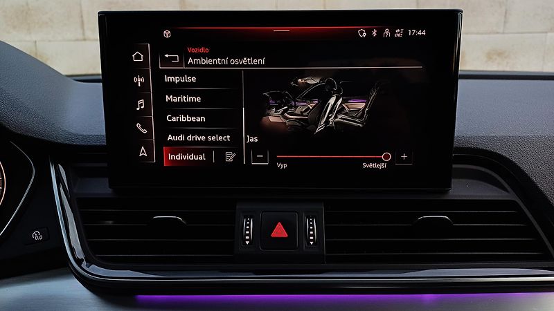 Audi Q5 2.0TDI 150kW QUATRRO S-LINE-ČR - fotka 45 z 50
