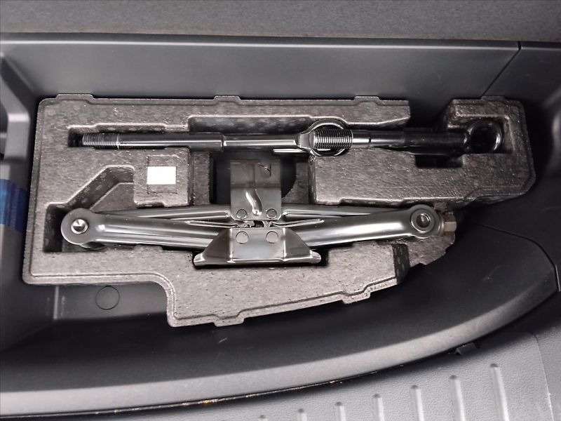 Hyundai Santa Fe 2,2   STYLE  142kW  4WD HeadUp - fotka 33 z 36