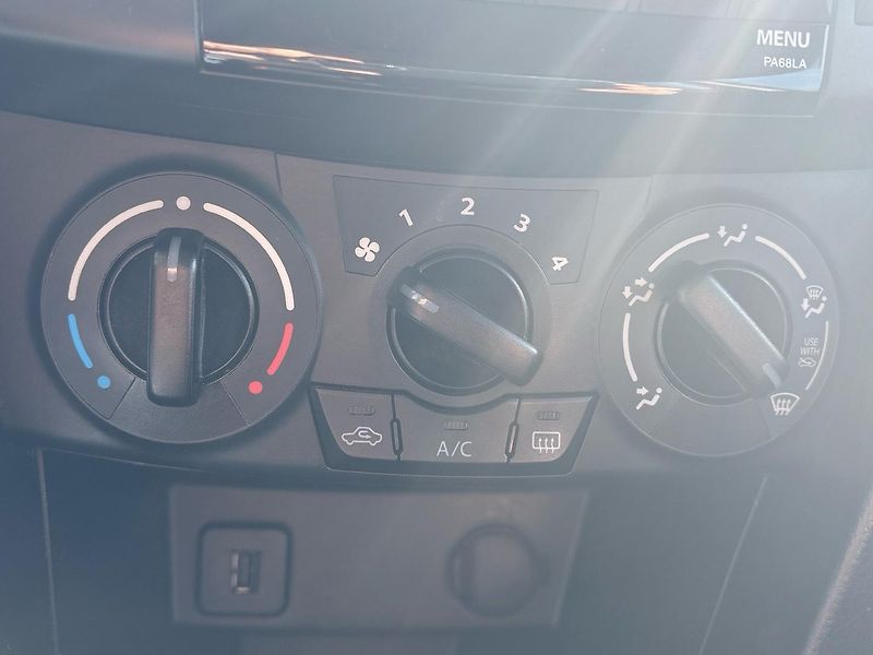 Suzuki Swift (2015) 1.2 69kW - fotka 12 z 20