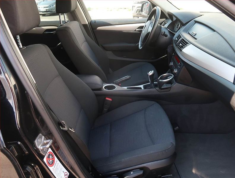BMW X1 (2014) xDrive18d, 4X4, Serv.kniha - fotka 9 z 16