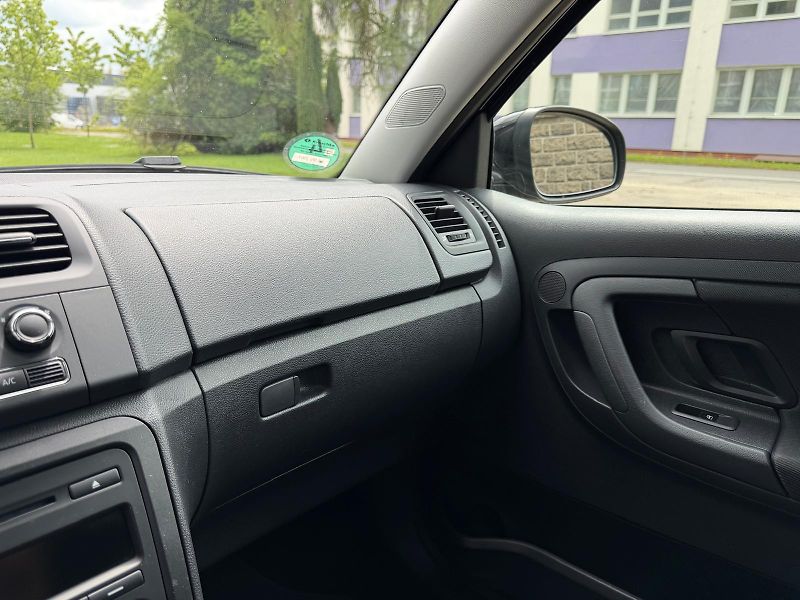 Škoda Fabia 1,2 TSI Ambition / servis.kn. - fotka 20 z 23