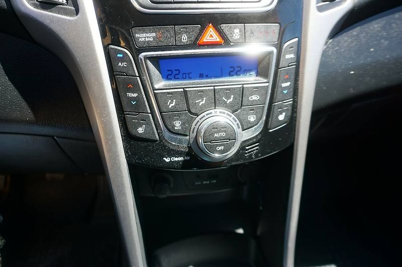 Hyundai i30 (2015) 1,6 1.Majitel  nové v ČR - fotka 24 z 33