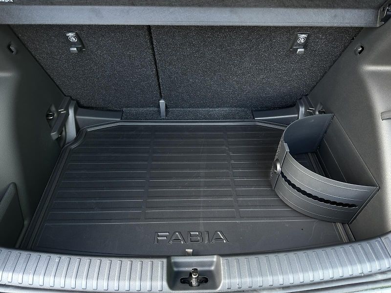 Škoda Fabia 1.0TSi Selection 95PS LED V.Co - fotka 36 z 37