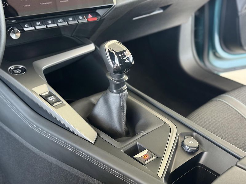 Peugeot 308 1,2PT 96KW*ALLURE*Kamera*DPH - fotka 25 z 33