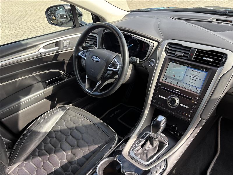 Ford Mondeo 2,0 HEV Vignale 103kW - fotka 18 z 45