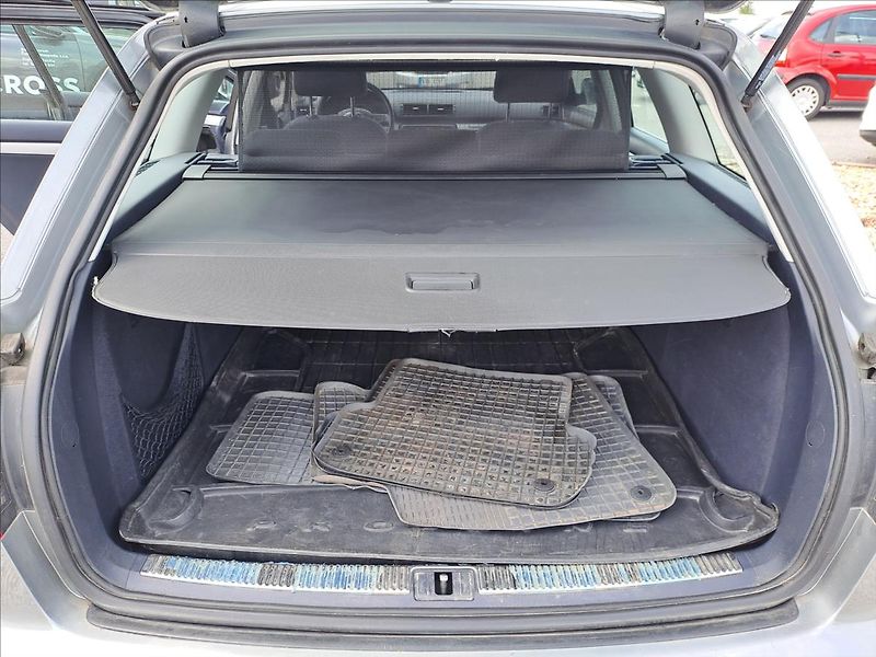 Audi A4 Avant 2,0 i QUATTRO - fotka 13 z 13