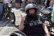 Ze startu XIV. Slánského okruhu - průjezd Londou.