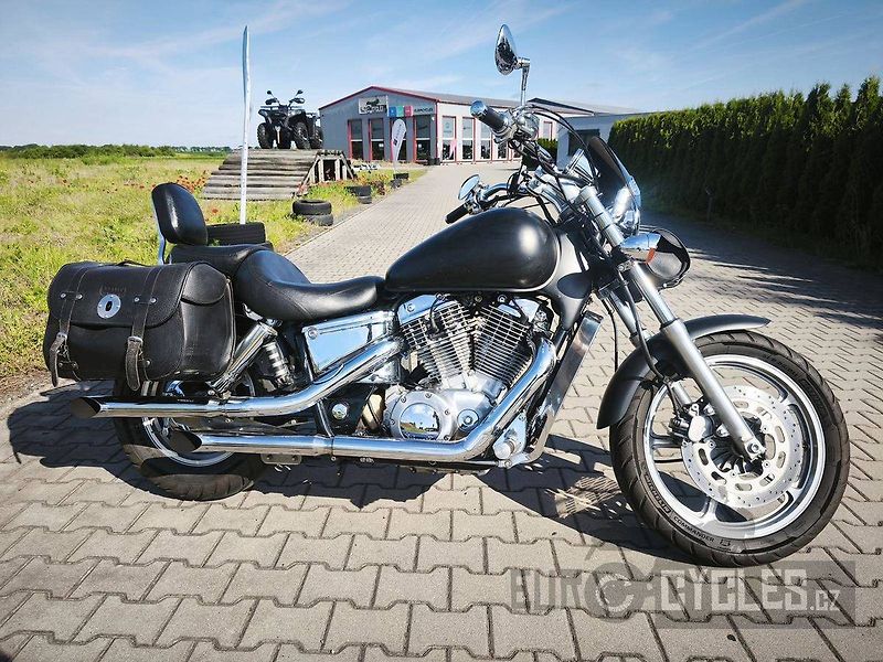 Honda VT 1100 C Shadow (2001) - fotka 8 z 11