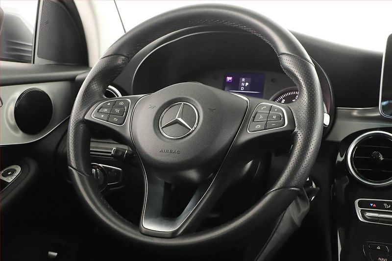 Mercedes-Benz GLC (2017) 220 d 4MATIC - fotka 18 z 21