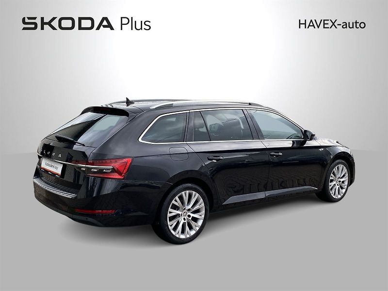 Škoda Superb (2022) Combi 2.0 TDI DSG Style - fotka 2 z 37