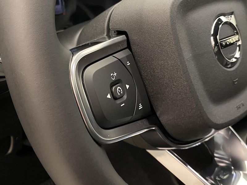 Volvo XC40 (2026) B3 AUT DARK ULTRA  - fotka 24 z 61