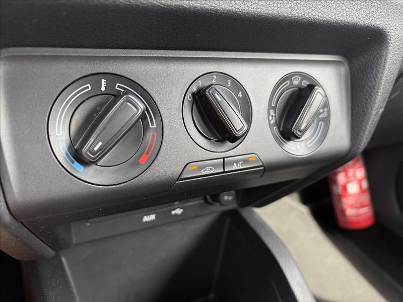 Škoda Fabia 1,2 TSi  Serviska,Senzory,AC - fotka 20 z 42