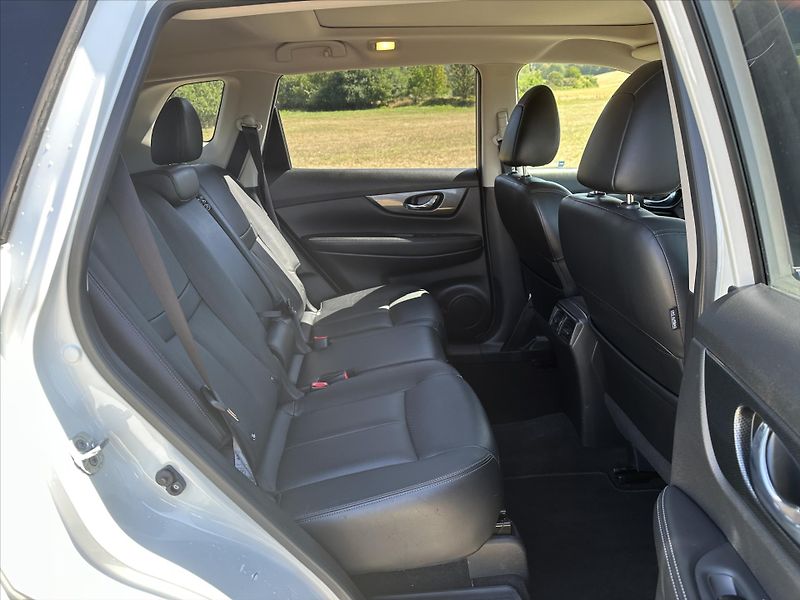 Nissan X-Trail 1,6 dCi 96kw 4WD Kůže Panorama - fotka 14 z 39