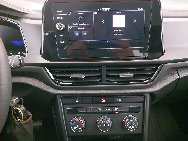 Volkswagen T-Roc (2024) 1.0 TSI - fotka 12 z 17