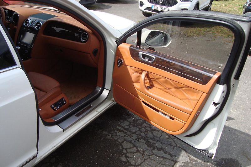 Bentley Continental Flying Spur (2013) SPEED 6.0 W12 - fotka 29 z 49