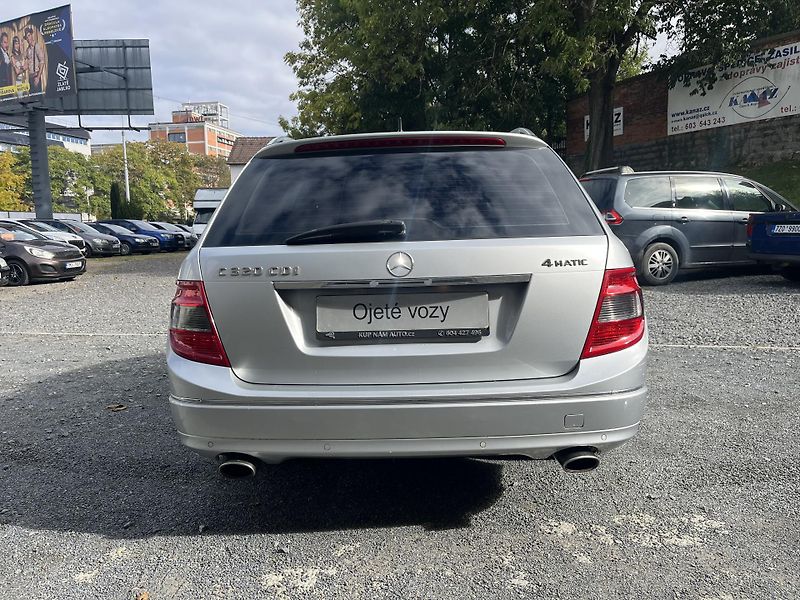 Mercedes-Benz Třídy C (2008) 320 CDi 165 Kw 4MATIC  - fotka 7 z 20
