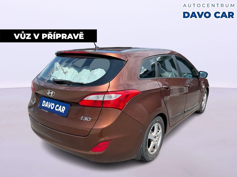 Hyundai i30 1,4 i CVVT 73kW Trikolor CZ - fotka 3 z 12