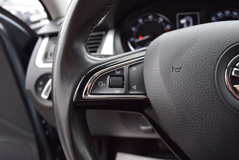Škoda Rapid (2017) 1.2TSI 81kw ED. DRIVE XEN TAŽ  - fotka 29 z 44