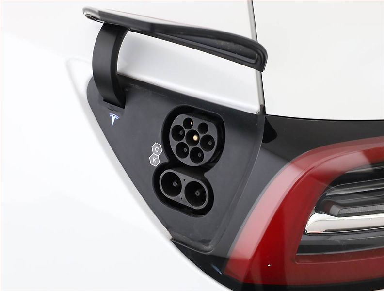 Tesla Model Y (2022) Long Range AWD 75kWh, SoH 97% - fotka 18 z 19