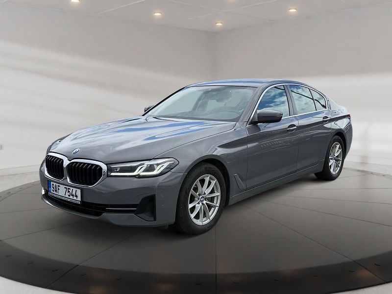 BMW Řada 5 (2022) xDRIVE 520d 140kW 4x4 CZ DPH - fotka 1 z 11