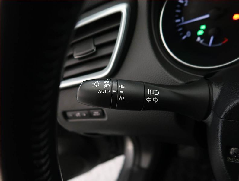 Nissan Qashqai (2019) 1.3 DIG-T, ČR,1.maj - fotka 18 z 21