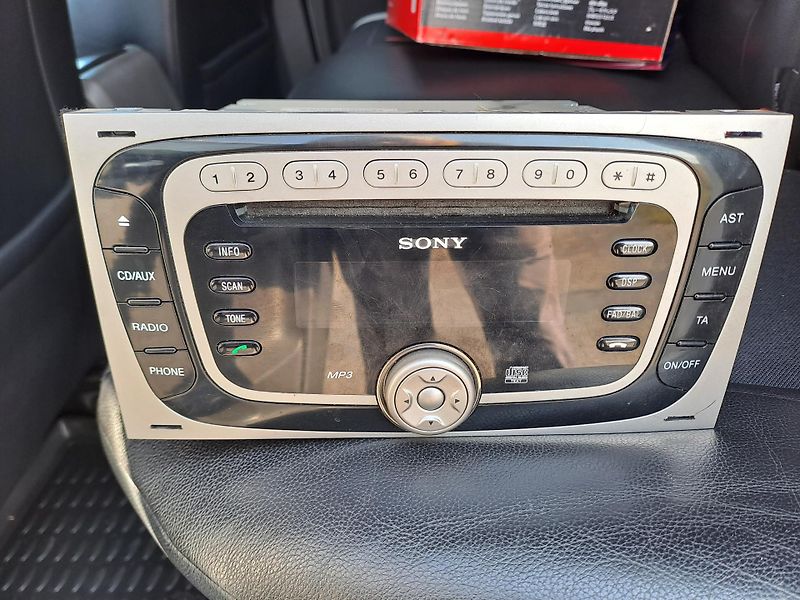 Ford Kuga (2009) 2.0 TDCi 4x4 PŮVOD ČR - fotka 30 z 31