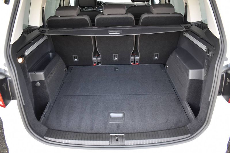 Volkswagen Touran (2022) 2.0TDI 110kW DSG,LED,Active - fotka 13 z 22