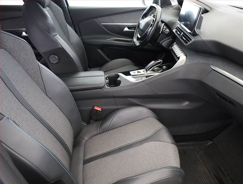 Peugeot 3008 (2023) 1.5 BlueHDi - fotka 7 z 16