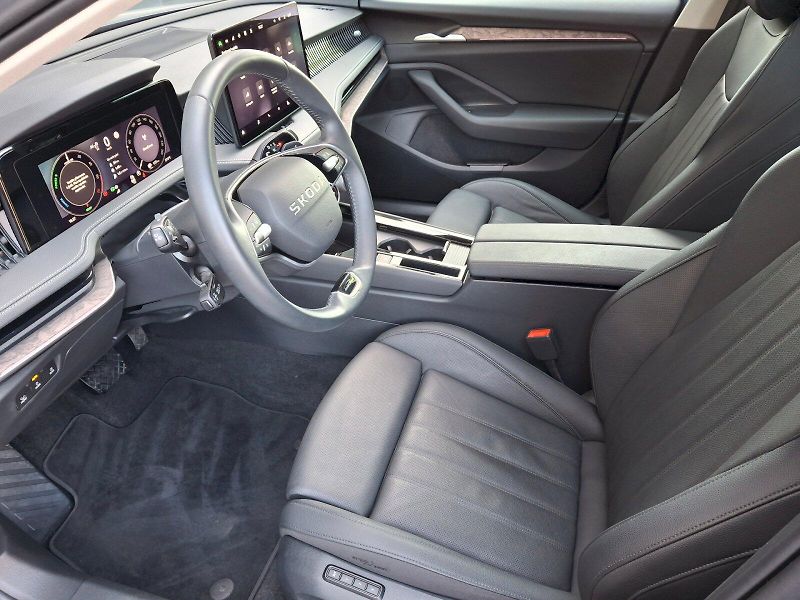 Škoda Superb (2025) Combi iV L&K DSG 1,5TSi 150kW - fotka 6 z 35