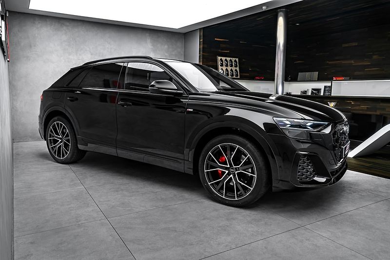 Audi Q8 50TDI Sline Laser B&O - fotka 4 z 26