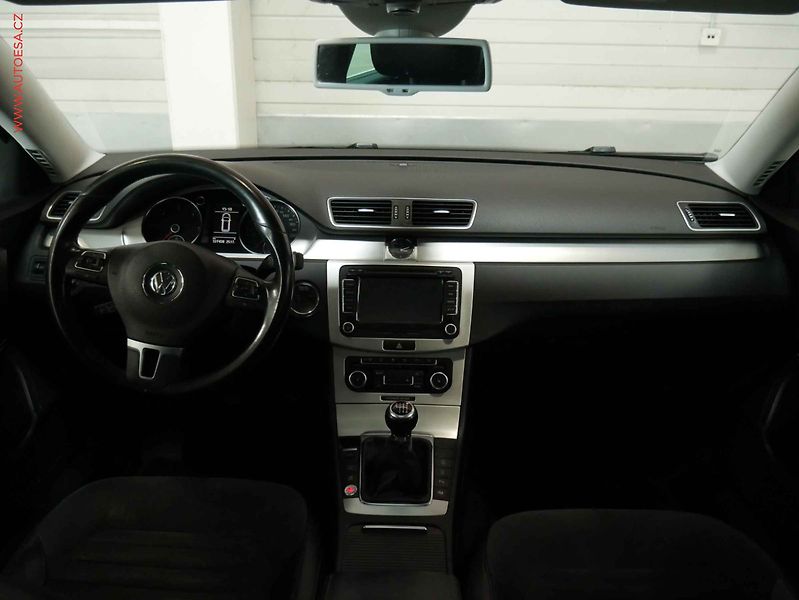 Volkswagen Passat (2011) 2.0 TDI, STK2/28 - fotka 8 z 24