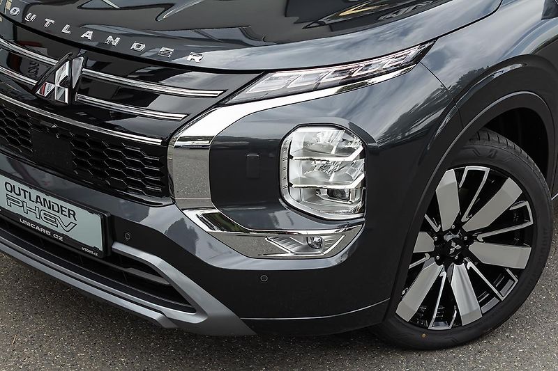 Mitsubishi Outlander (2025) 2,4 PHEV 4WD  Instyle - fotka 4 z 26