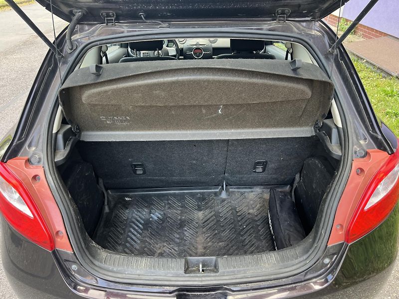 Mazda 2 1.5 GT MZA / 1.maj. / ČR /  - fotka 17 z 26