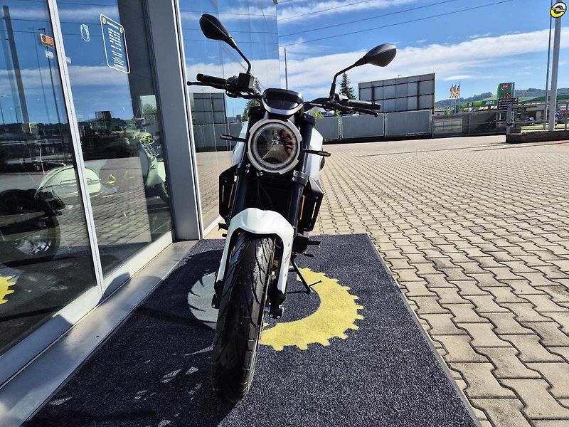 Moto Morini Seiemmezzo (2026) 6 ? STR - fotka 9 z 17