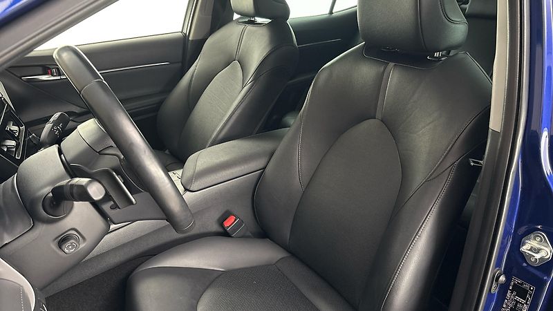 Toyota Camry 2.5 Hybrid AUT Executive - fotka 14 z 26