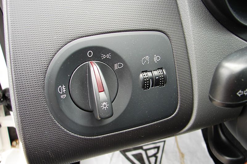 Seat Ibiza IV 1,4TDi 80PS EcoMotive KLIMA - fotka 17 z 32