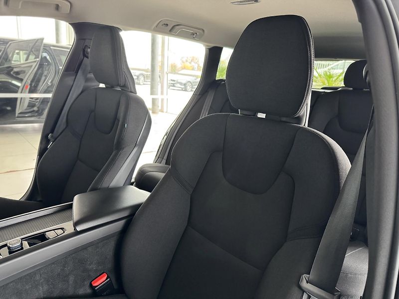 Volvo V60 B3 AUT*120kW*KeyLess*LED*Kamer - fotka 14 z 35