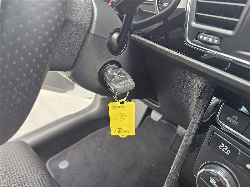 Seat Leon 1,4 TSi 92KW FR NAVI TEMPOMAT - fotka 37 z 47
