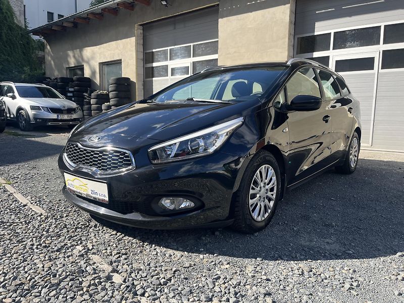 Kia Ceed (2013) 1,4 CRDi 66 Kw TAŽNÉ !! - fotka 3 z 18