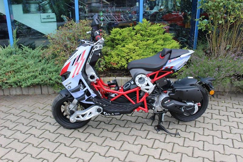 Italjet Dragster 125 (2025) GRESINI TEAM SKLADEM - fotka 8 z 9