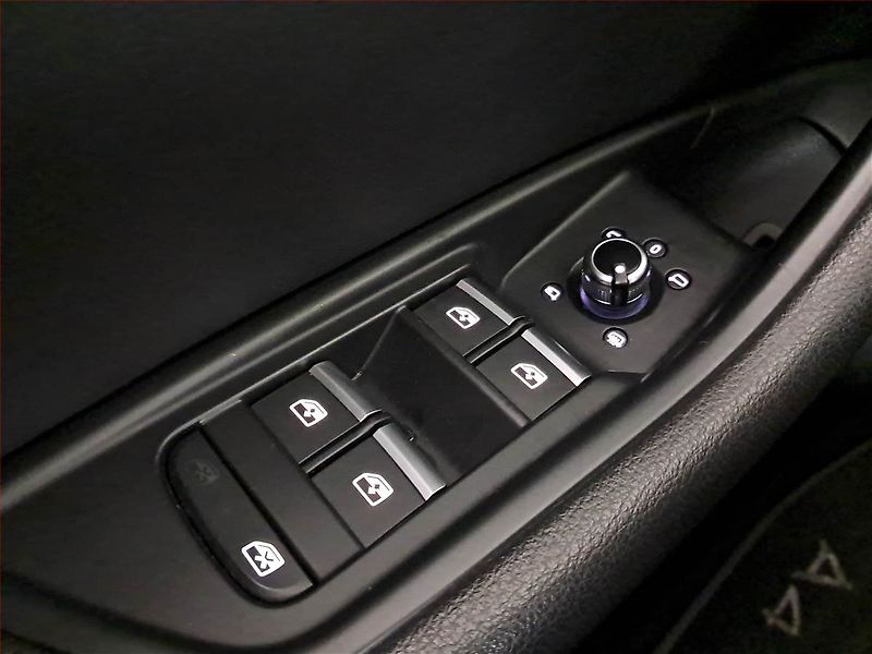 Audi A4 (2018) 2.0 TDI, Automat, Kůže, Navi - fotka 24 z 25