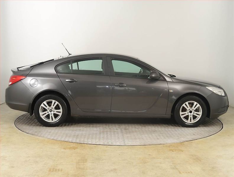 Opel Insignia (2009) 1.8, Serv.kniha, Park. senzory - fotka 6 z 16
