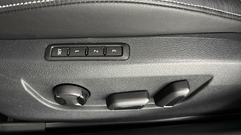 Škoda Superb 2.0 TDI DSG 4x4 Style - fotka 21 z 33