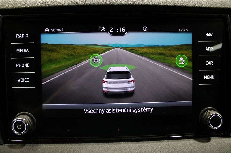 Škoda Karoq 2,0 TDI DSG style 1.maj, CZ - fotka 23 z 33