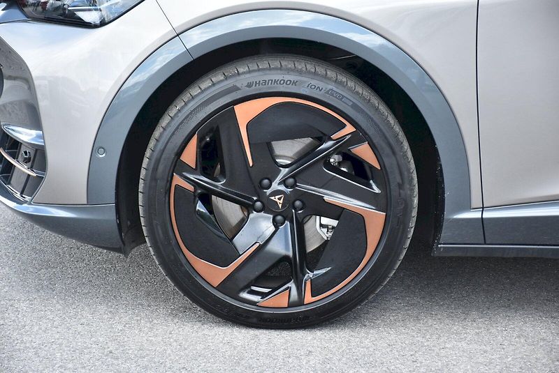 Cupra Tavascan (2025) ENDURANCE 210kW - fotka 35 z 35