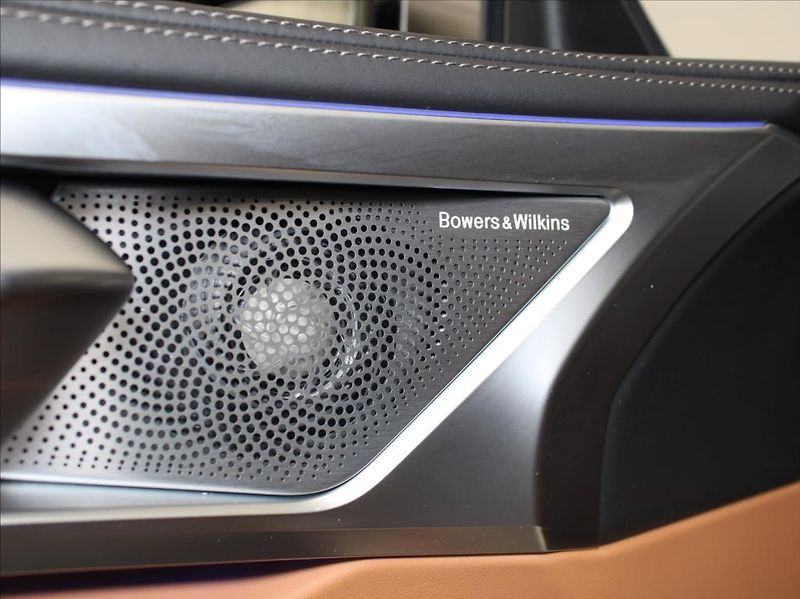 BMW Řada 8 M850I B&O Laser 1.maj.ČR   4,4 - fotka 25 z 41