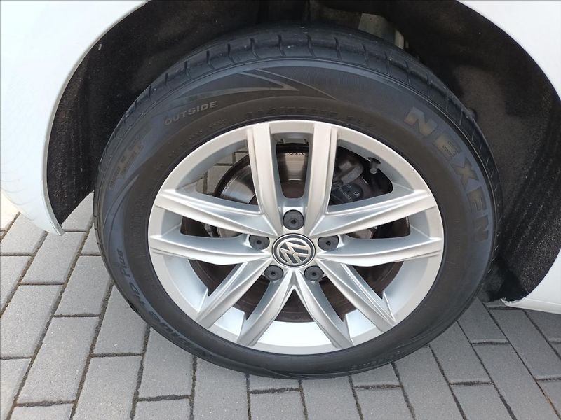 Volkswagen Golf 1,6 TDI, 85KW,ČR,1MAJ,DPH,HIGH - fotka 27 z 43