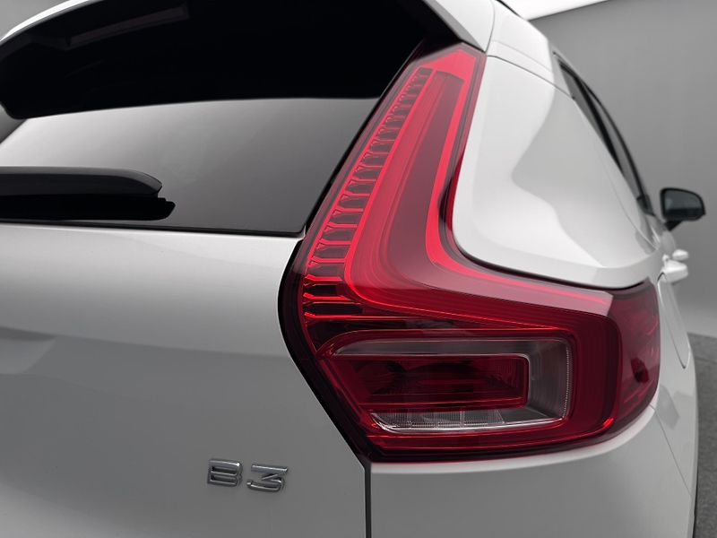 Volvo XC40 B3 DARK PLUS CZ REZERVACE - fotka 23 z 48